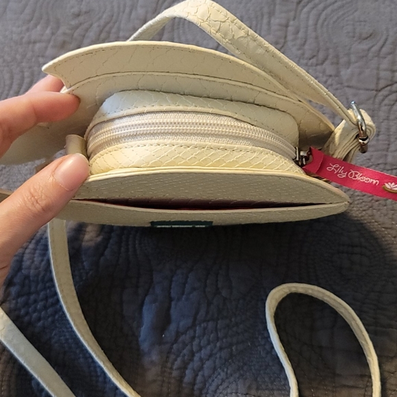 Kitschy Novelty Fish Purse - Picture 4 of 5